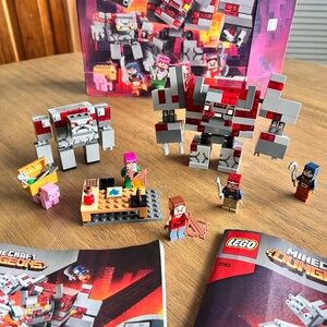 Lego Minecraft Dungeons The Redstone Battle 21163 Retired Set